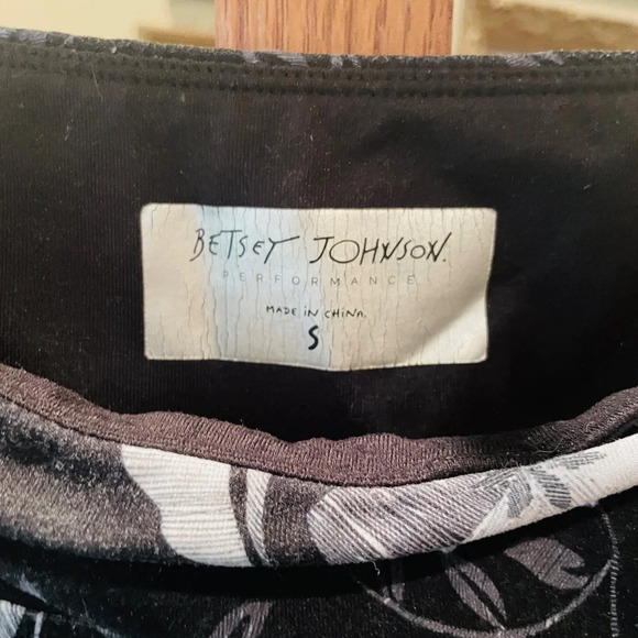 Betsey Johnson Performance floral leggings SZ S black gray 22” inseam - Picture 5 of 7
